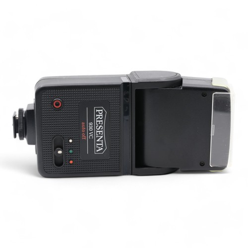 Flash presenta 930 auto - 930, vc